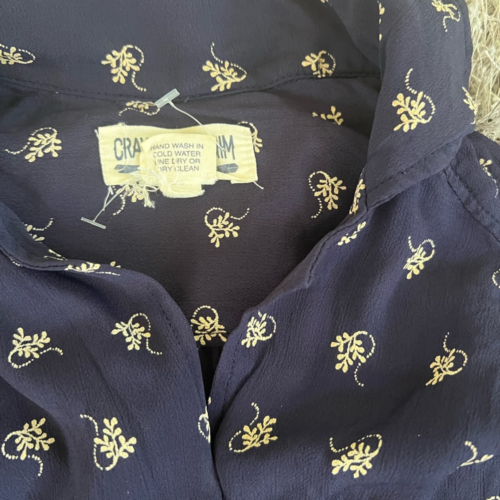 Button up - Picture 3 of 4